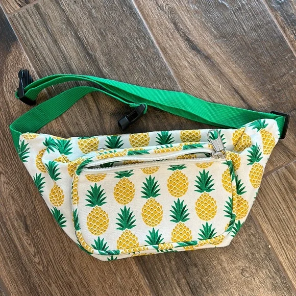 Pineapple fanny pack deals